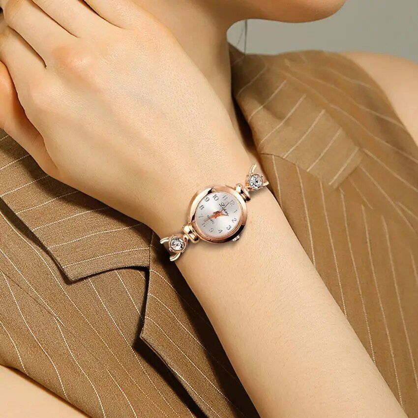 Elegant Quartz Bracelet Wristwatch with Rhinestones for Women - Image 4
