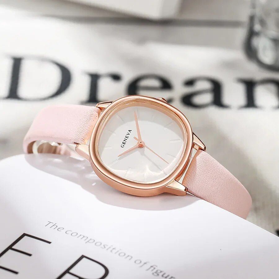 Elegant Quartz Leather Wristwatch for Women - Image 2