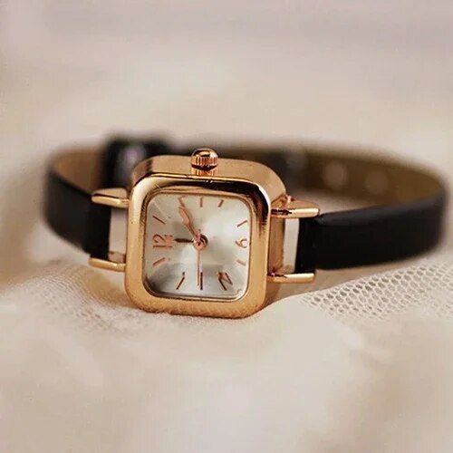 Elegant Minimalist Quartz Watch for Women - Image 2