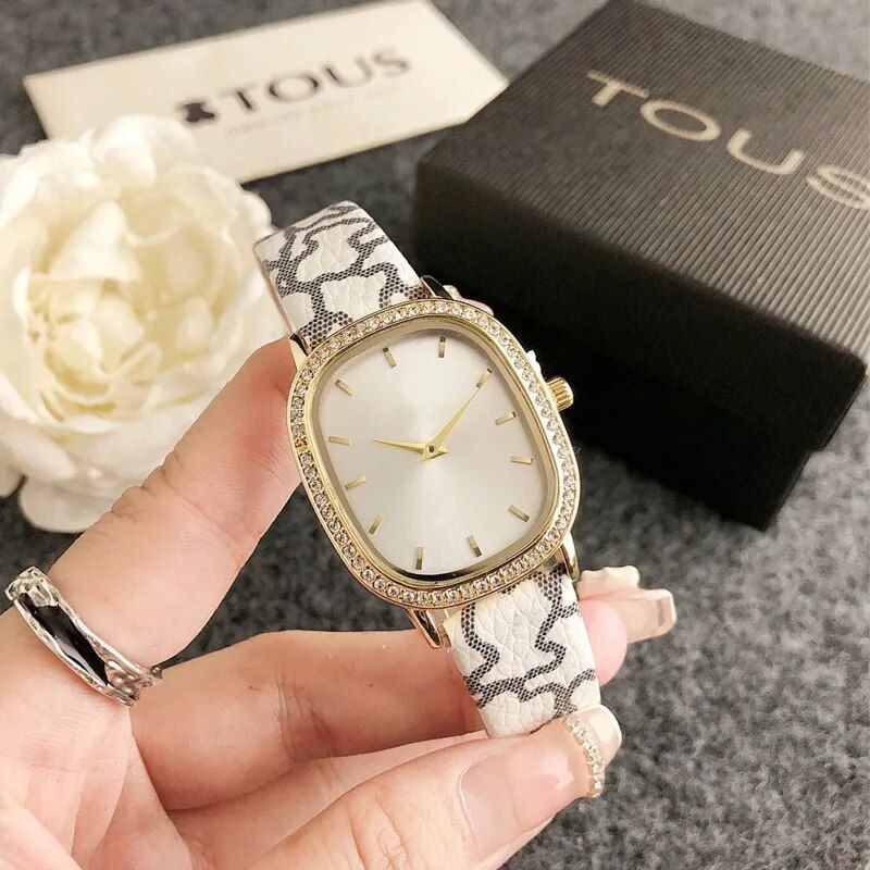 Elegant Oval Quartz Women's Watch with Diamond Accents and Leather Strap - Image 4