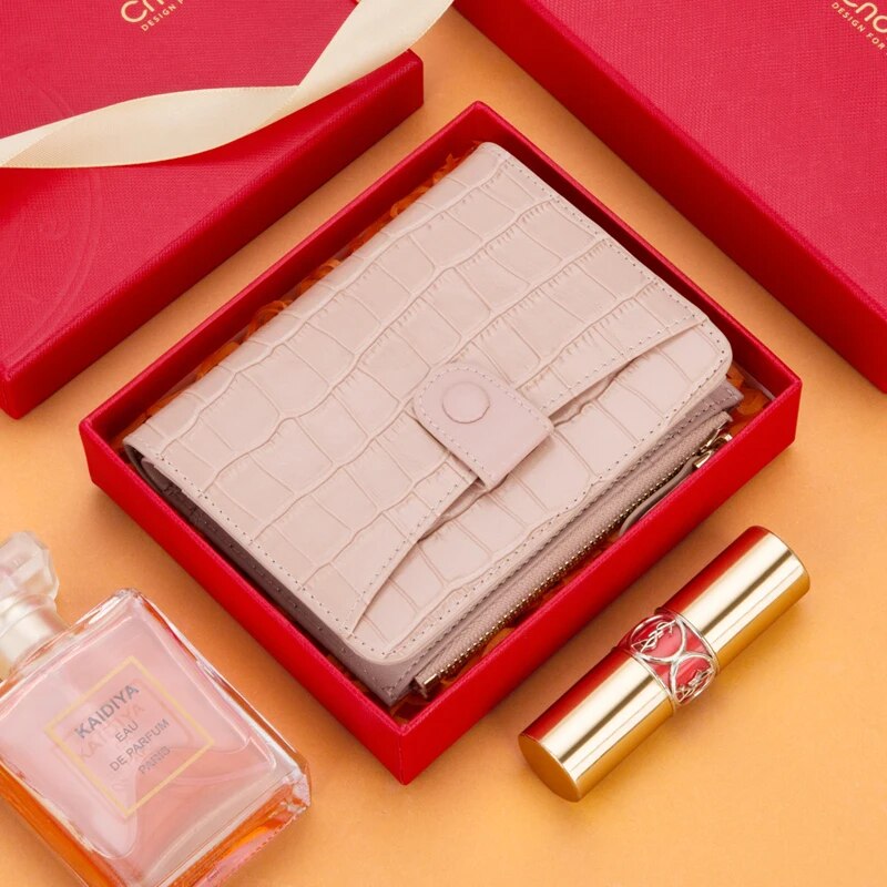 Chic Crocodile Pattern Leather Wallet for Women - Image 2